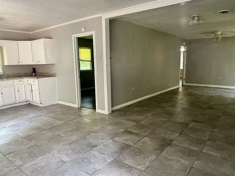 1452 Woody Dr — Photo 6