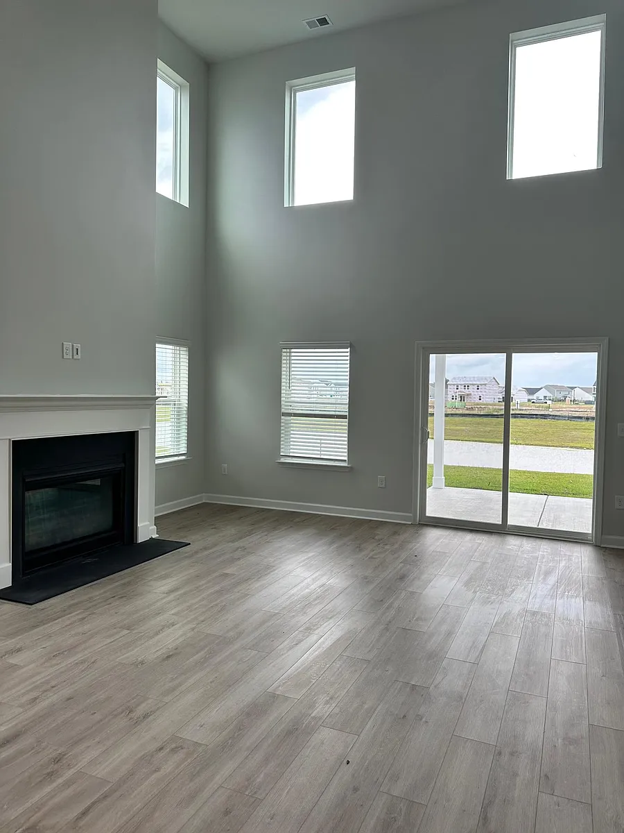 Building Photo - 1872 Villena Dr