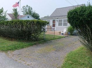 84 Bayview Dr, Mastic Beach, NY 11951