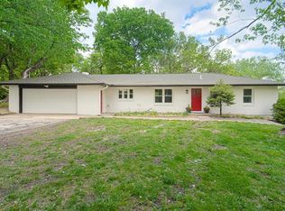 8410 NW Highridge Rd, Parkville, MO 64152