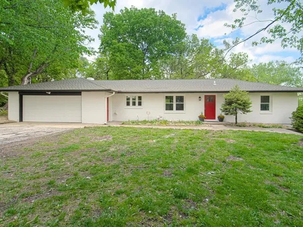 8410 NW Highridge Rd, Parkville, MO 64152