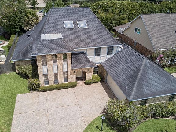 2nd image of 1605 Country Club Blvd