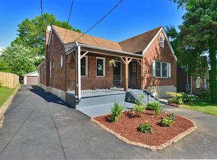 8020 Wynwood Dr, Saint Louis, MO 63123