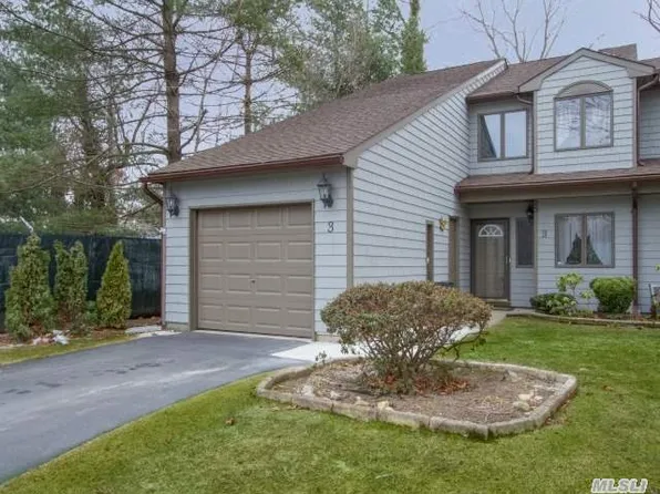 3 Jeremy Cir, Nesconset, NY 11767