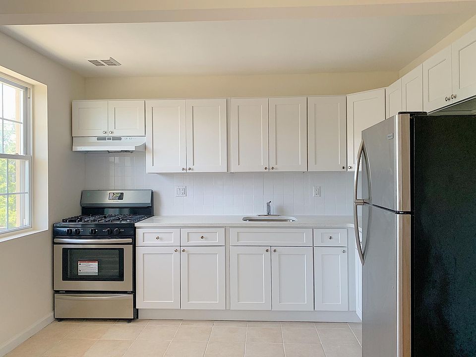 1st image of 9805 197th St #1