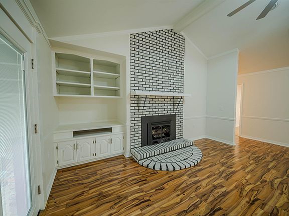 3rd image of 1265 Hollow Hills Dr
