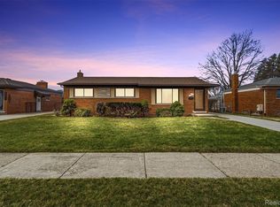 27323 Crestwood Dr, Warren, MI 48088