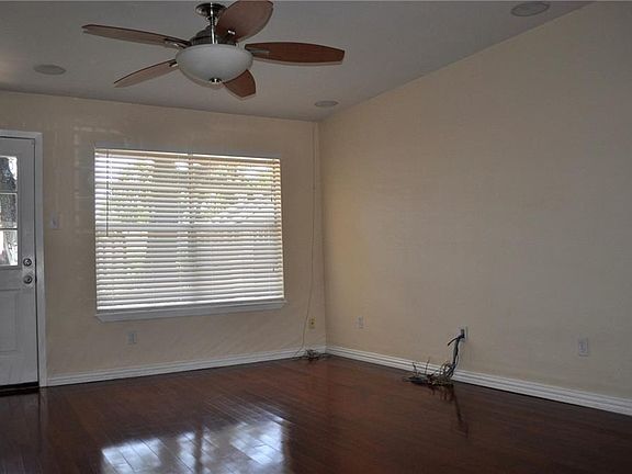 2nd image of 5907 Garden Oaks Dr