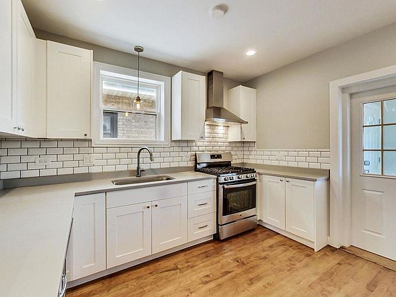 5th image of 2713 N 77th Ave