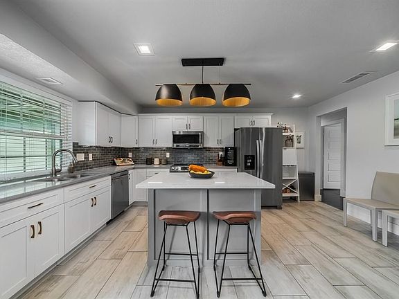 3rd image of 2116 Rockwood Dr