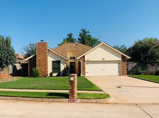2412 E Hills Dr, Moore, OK 73160