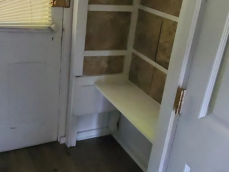 23 Dewey St — Photo 7