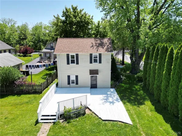 12 West St, Nazareth, PA 18064