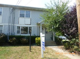 215 Swalm St, Westbury, NY 11590