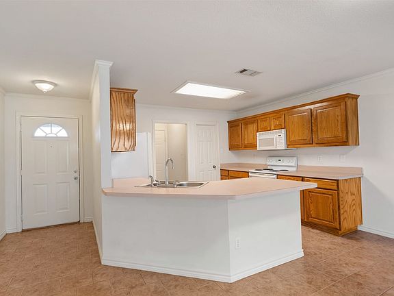 5th image of 406B W Andrew Dr