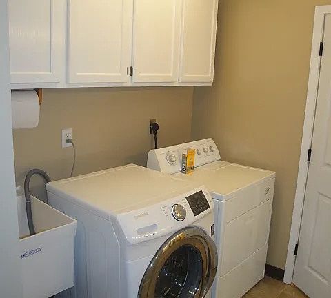 3rd image of 312 Elm St W #312