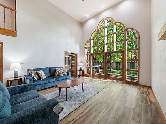 2nd image of 1711 E Robin Way