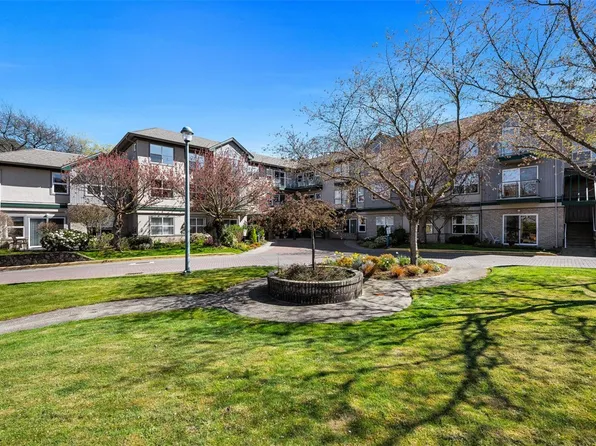 1485 Garnet Rd #104, Saanich, BC V8P 5T5