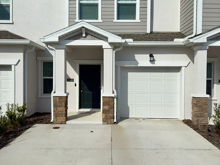2431 Skyline Loop — Photo 2