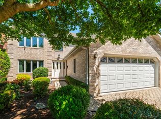 8634 W Park Ln, Niles, IL 60714