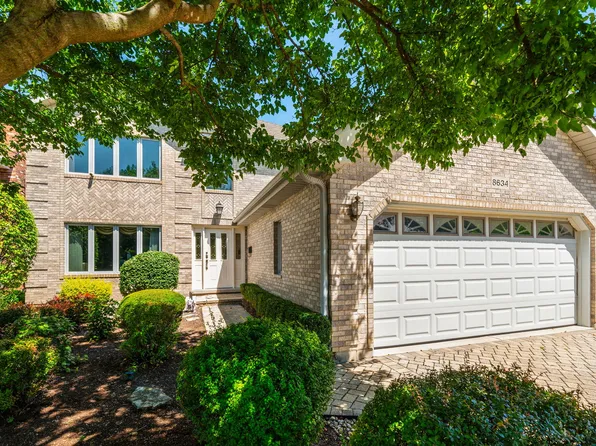 8634 W Park Ln, Niles, IL 60714