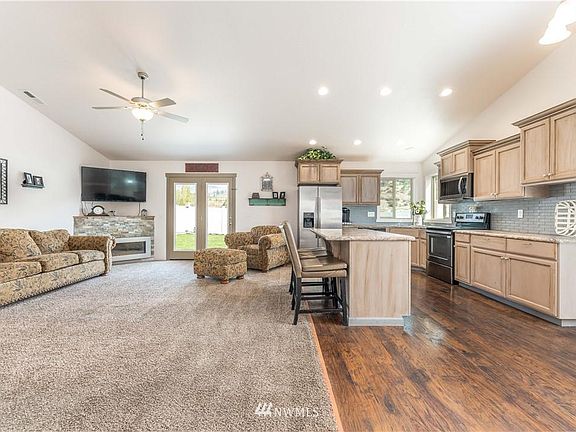 4th image of 1007 Sunny Brooke Ln