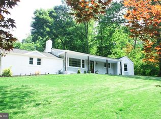 595 Barton Ln, Strafford, PA 19087