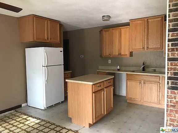 3rd image of 402 Carothers St