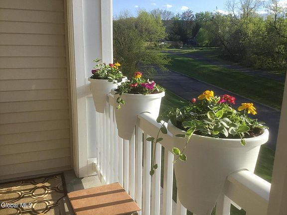 4th image of 208 N Ridge #208