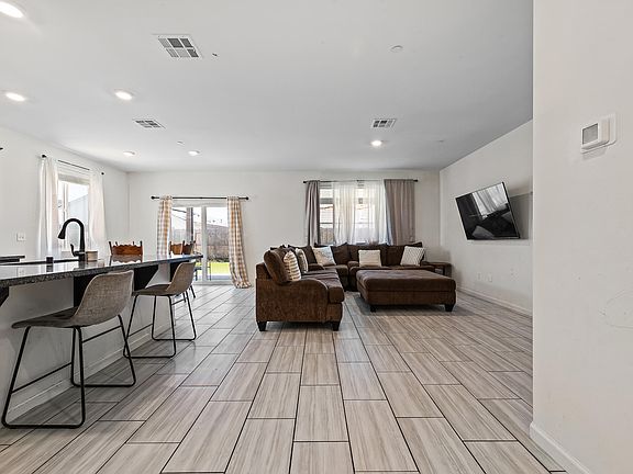 3rd image of 3541 E Laura Avenue