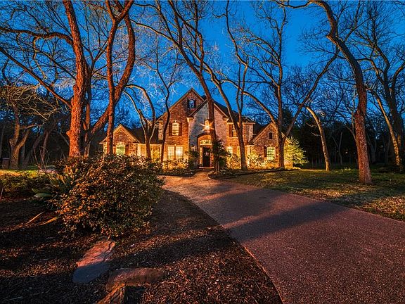 3rd image of 108 Oak Forest Ln