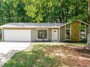 6421 Lake Forest Rd, Charlotte, NC 28227