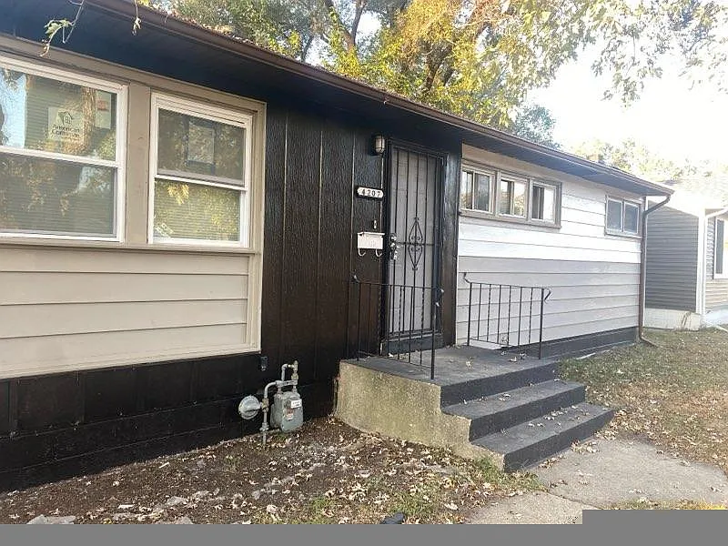 5 bed, 2200 sqft, $2,000 — Photo 2