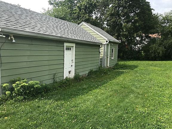 2nd image of 426 Fernwood Ave