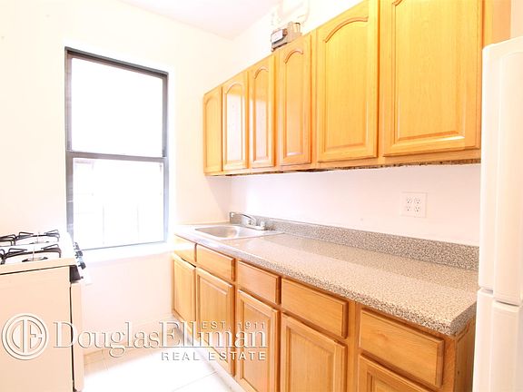 3rd image of 4545 48th St APT 5C