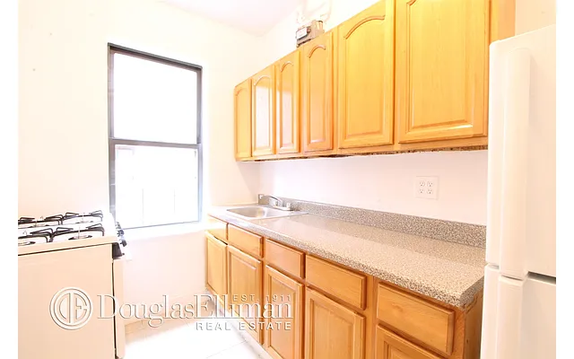 Rented by Douglas Elliman | media 7