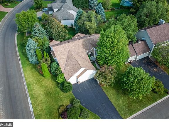 2nd image of 9500 Crescent Ln