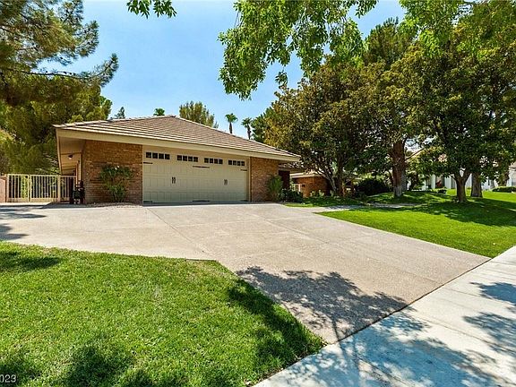 2nd image of 2226 Versailles Ct