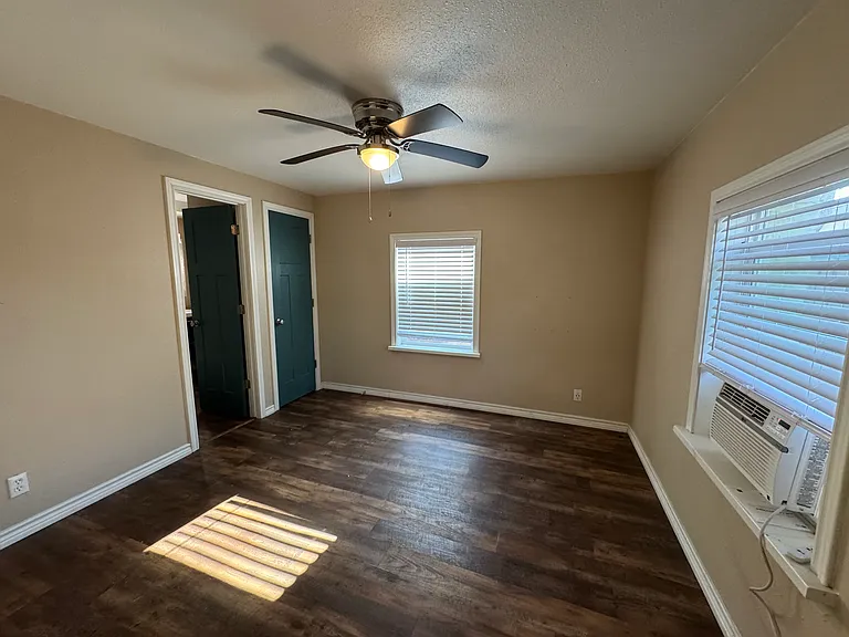715 W Hickory St #2B — Photo 5