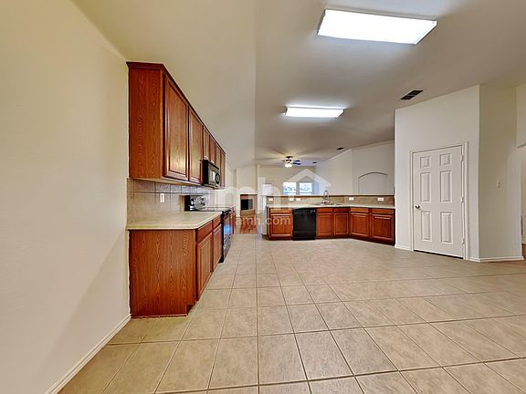 4th image of 6113 Sun Ray Dr