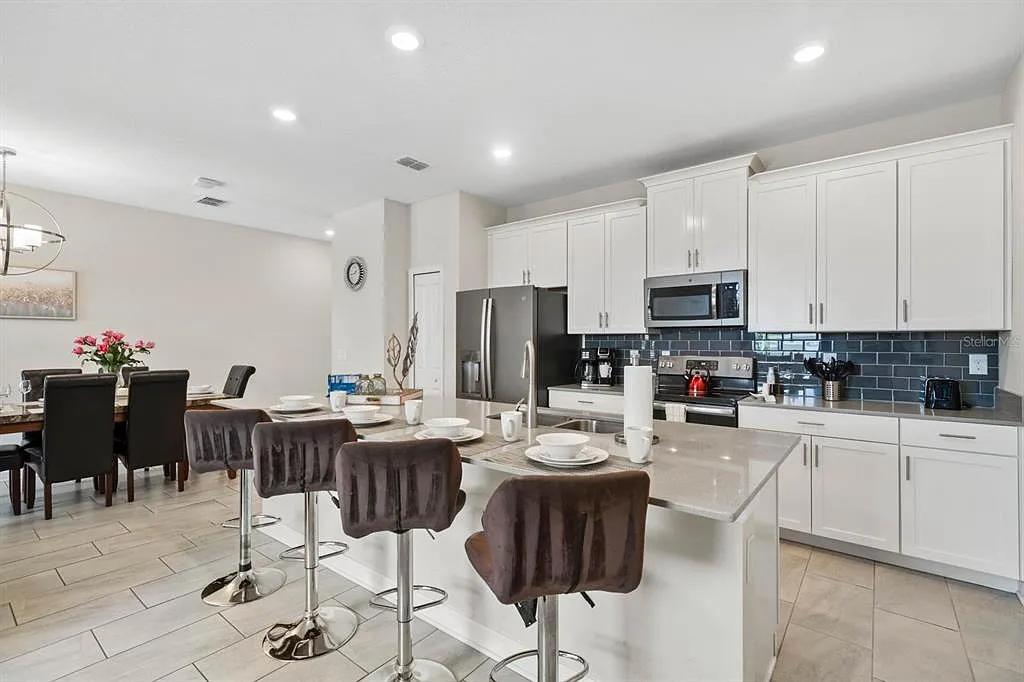 4 bed, 3.0 bath, 1914 sqft, $3,000 — Photo 3