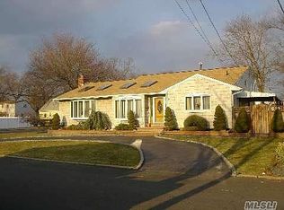 277 W 17th St, Deer Park, NY 11729