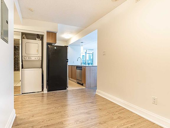 4th image of 37 Grosvenor St #1602