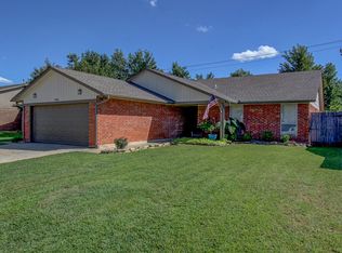 720 Royal Ln, Yukon, OK 73099
