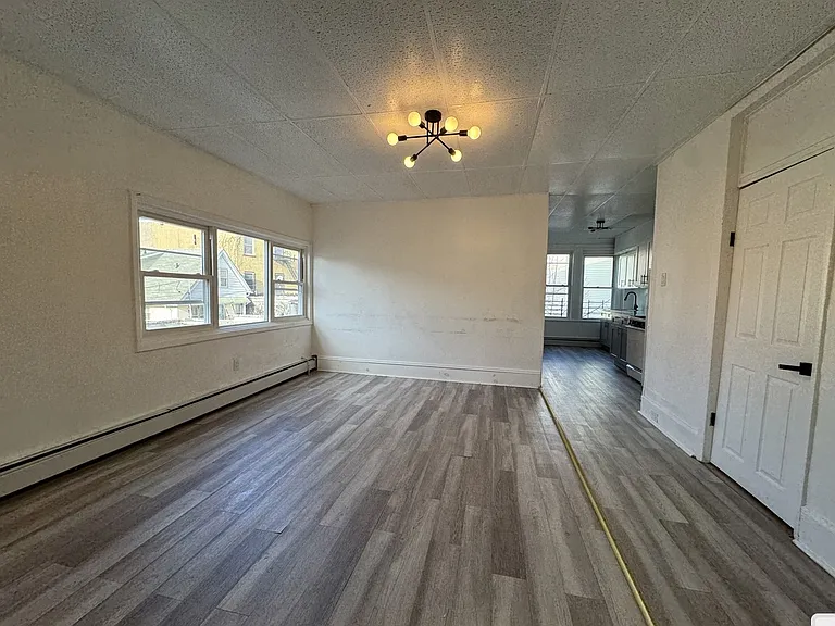9 Rose Ave #3 — Photo 3