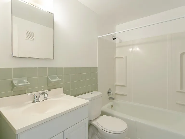 464 N 2nd St — Photo 17