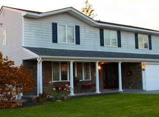 142 Cedar Point Dr, West Islip, NY 11795