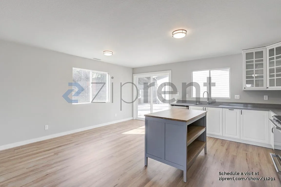 4 bed, 2037 sqft, $3,608 — Photo 2