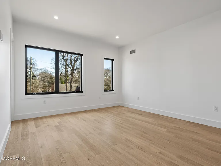150 Ampere Ave — Photo 43