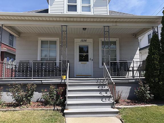 3rd image of 1226 Goold STREET